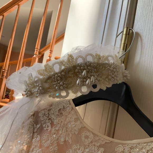 VINTAGE SAKS FRANK MASANDREA DIAMOND COLLECTION WEDDING GOWN WITH TIARA VEIL - Picture 15 of 16